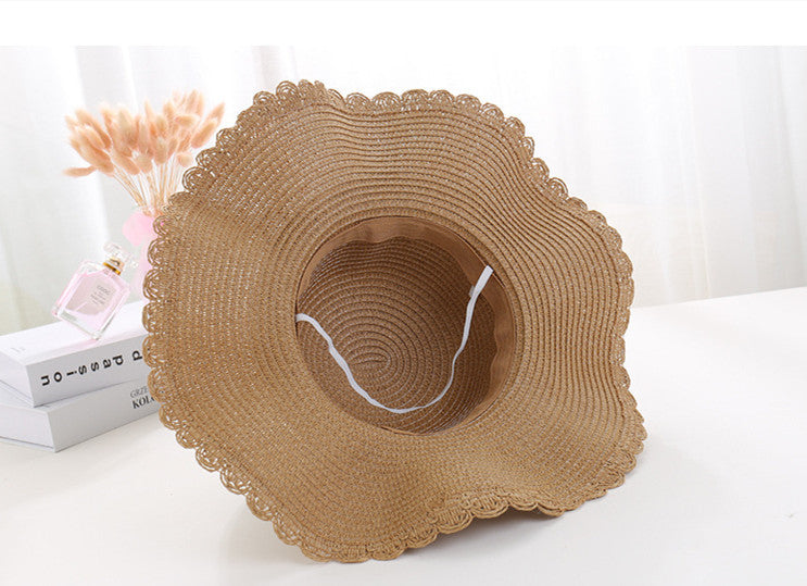 A Sunscreen Big Beach Wavy Hat